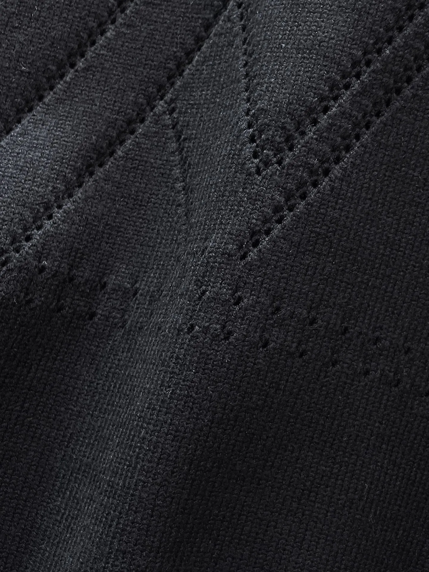 🅿️440 Louis Vuitton LV 2025ss new wool blended round neck long-sleeved sweater cardigan bottoming sweater, high-end version! The custom-made fabrics at the counter are highly breathable and comfortable, with impeccable details and brand element design concepts, reflecting high quality. It feels delicate and soft! It presents a casual cut and the upper body shape is great! 🐉Code size: M-3XL